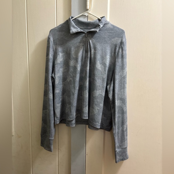 Yogalicious Tops - EUC Yogalicious Quarter Zip